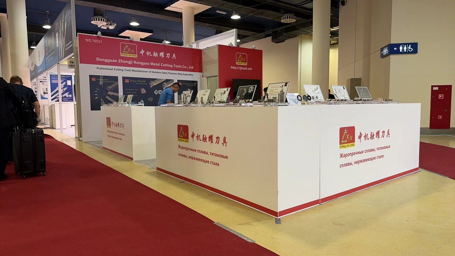 Standard Booth vs. Custom Booth in Russia: How to Choose the Right Exhibition Setup for Your Goals