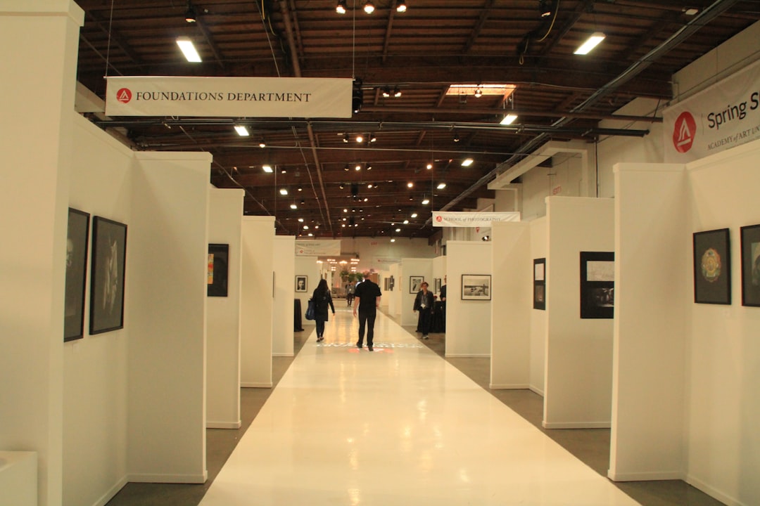 Hiring Union Labour vs Full-Service Exhibit Builders: W